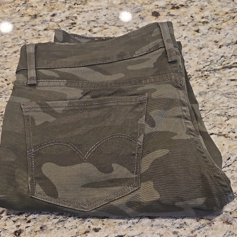 Levi 711 skinny Camouflage Green Jeans